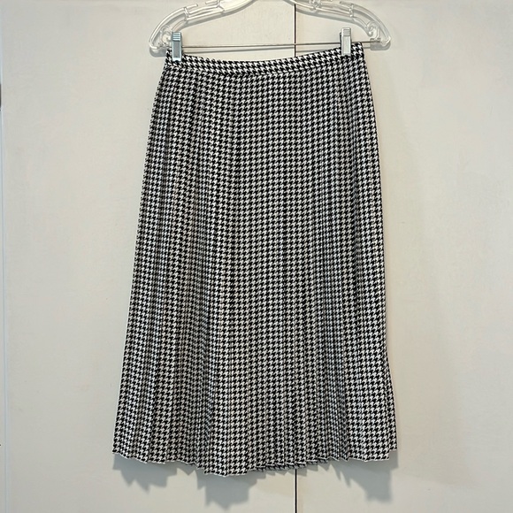 J. Crew Dresses & Skirts - J crew pleated skirt